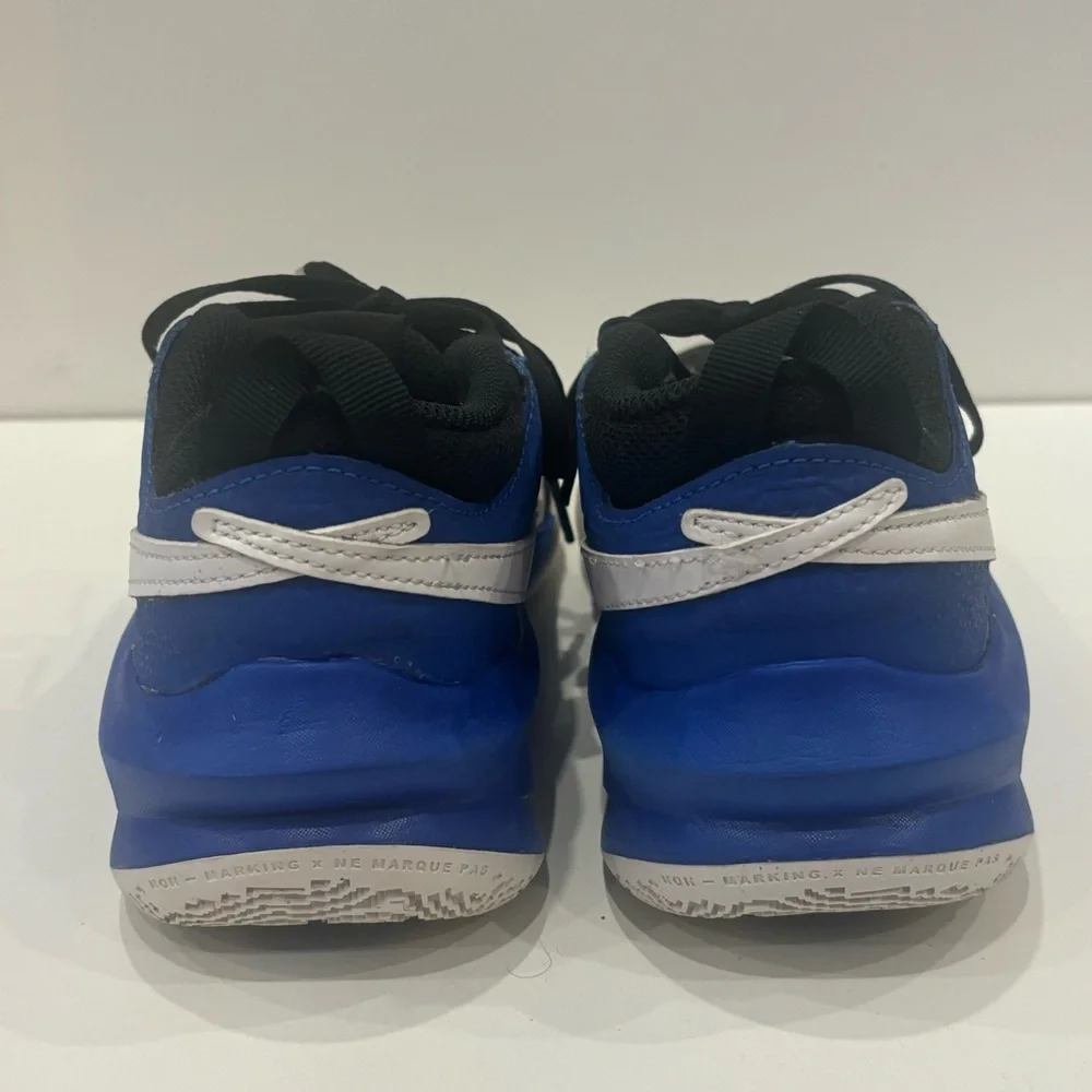 Nike Kid's Team Hustle D10 (GS) Basketball Shoe- hardly worn